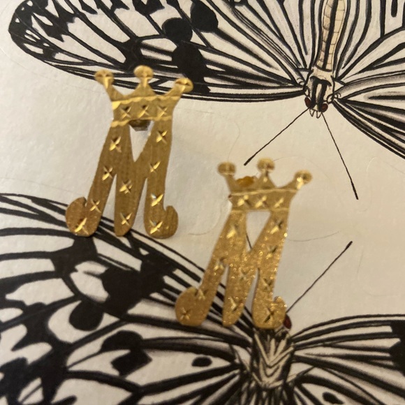 10K Solid Yellow Gold Crown Initial Letter Stud Earrings - "M" - Picture 10 of 11